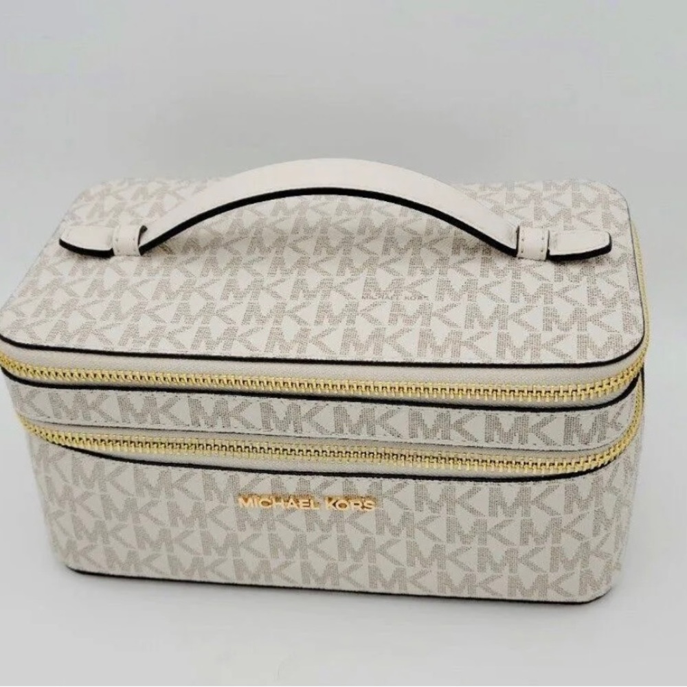 Michael Kors Travel Makeup Case new. & FREE mystery makeup pallet. Lt pink/cream